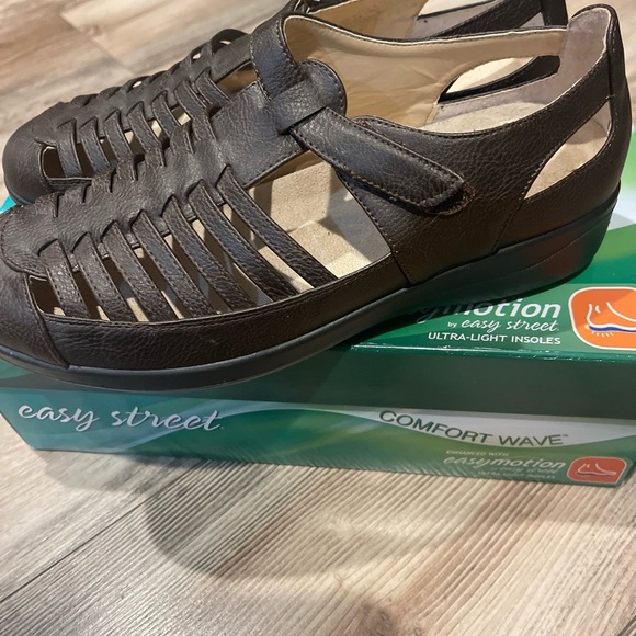 New Easy Street Comfort Wave Womens Size 8 Padded Slip on Ballet Brown Sandals - Picture 7 of 7